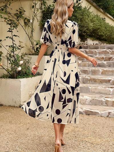 Elegantes Sommerkleid – Tailliert, Lang, V-Ausschnitt, Bedruckt, Luftig & Feminin