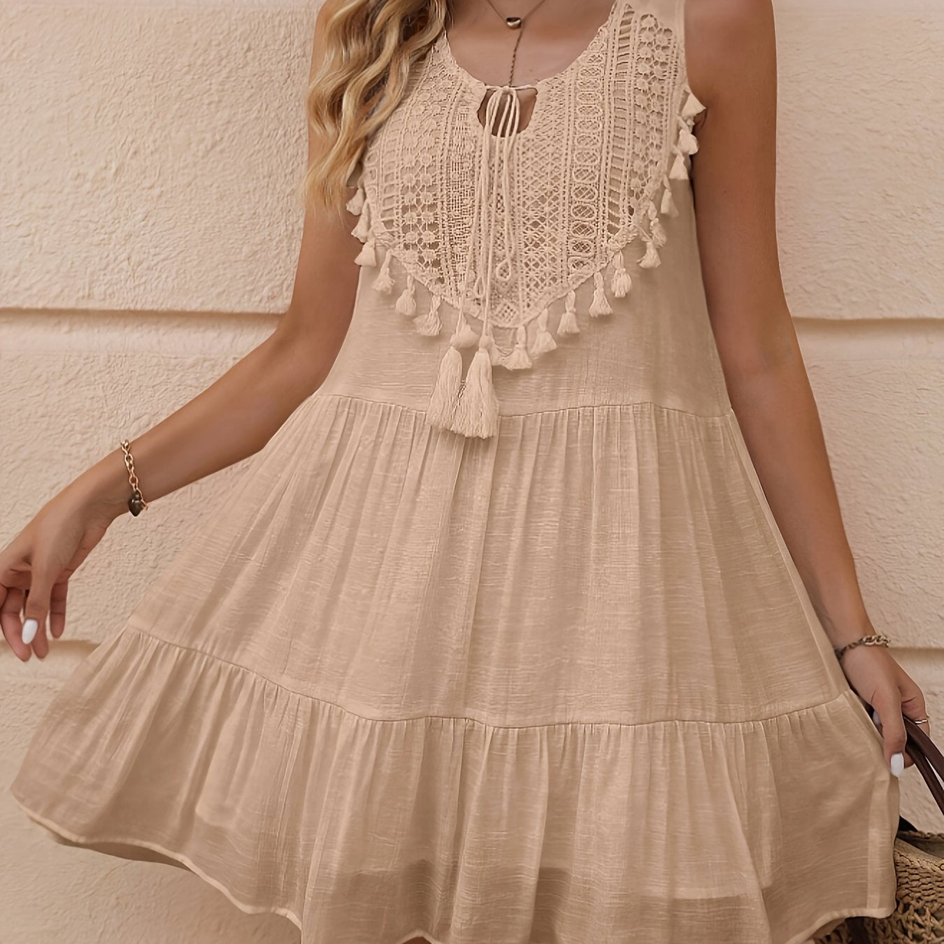 Sommerkleid mit Spitze und Fransen - Weiß, ärmelloser V-Ausschnitt