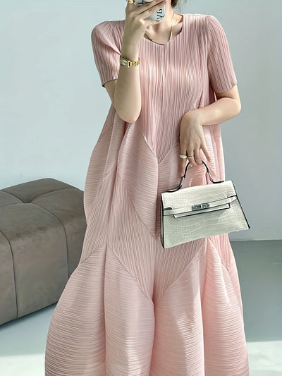 Elegantes Miyake-Kleid mit quadratischem Ausschnitt - Plisseerock im Pod-Stil