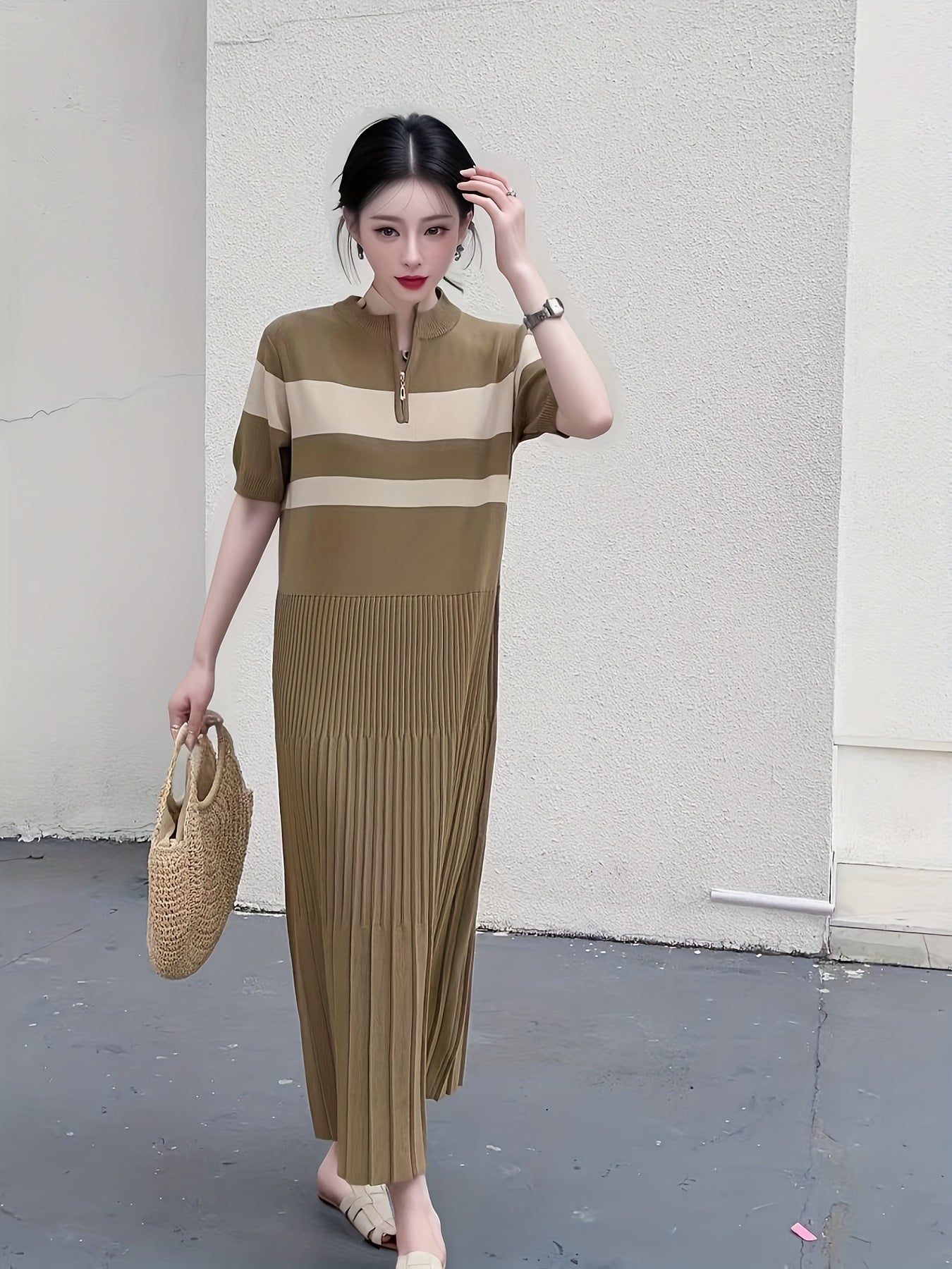 Lässiges gestreiftes Damen-Strickkleid mit Reißverschluss