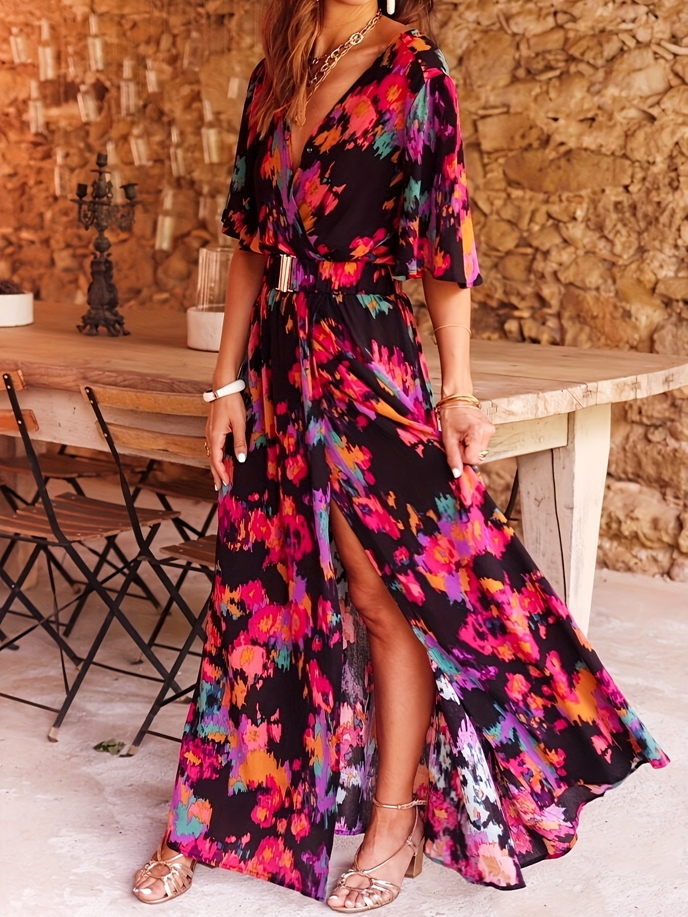 Midi-Kleid mit Blumenmuster, V-Ausschnitt und Gürtel im A-Linien-Schnitt