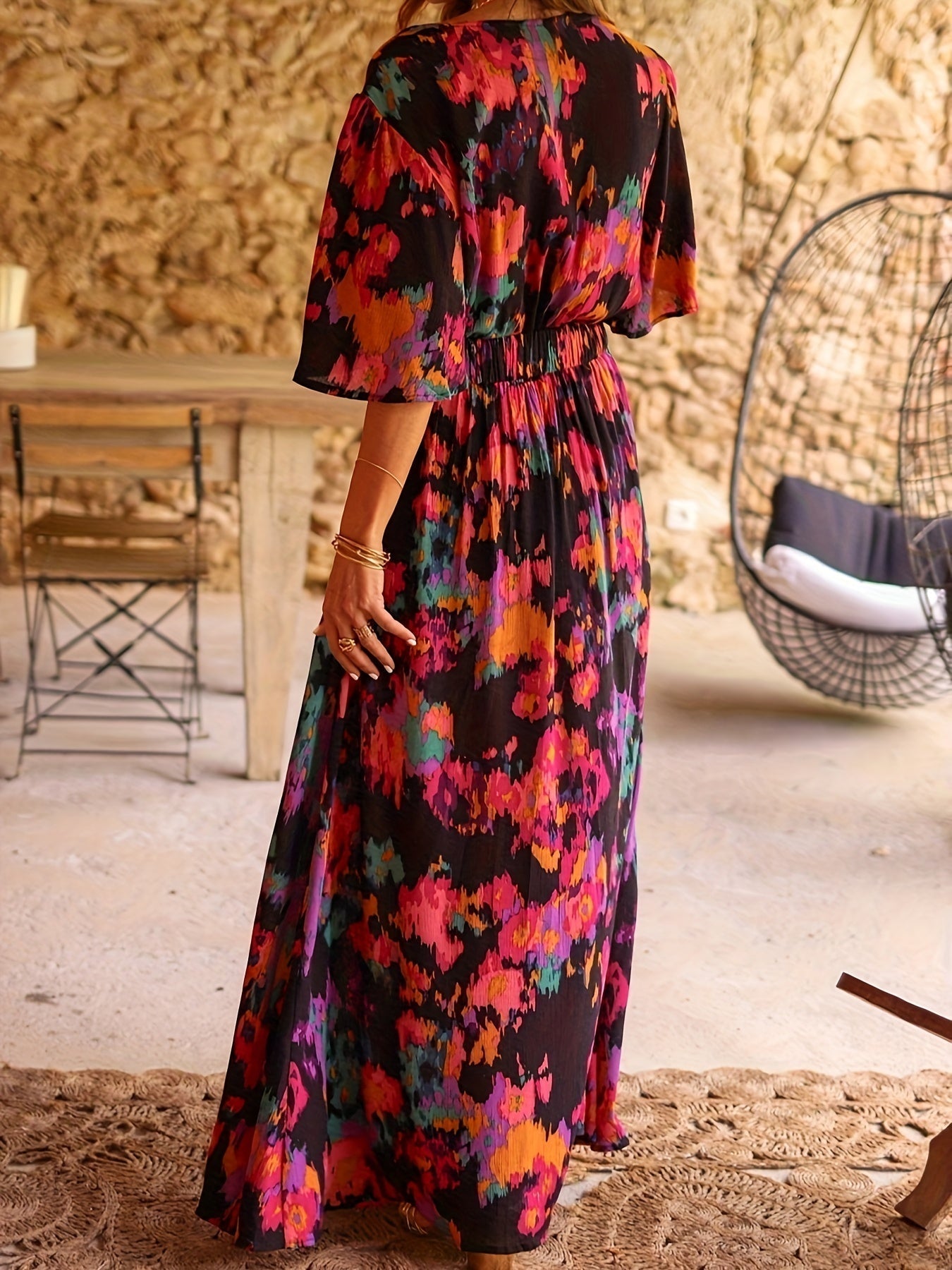Midi-Kleid mit Blumenmuster, V-Ausschnitt und Gürtel im A-Linien-Schnitt