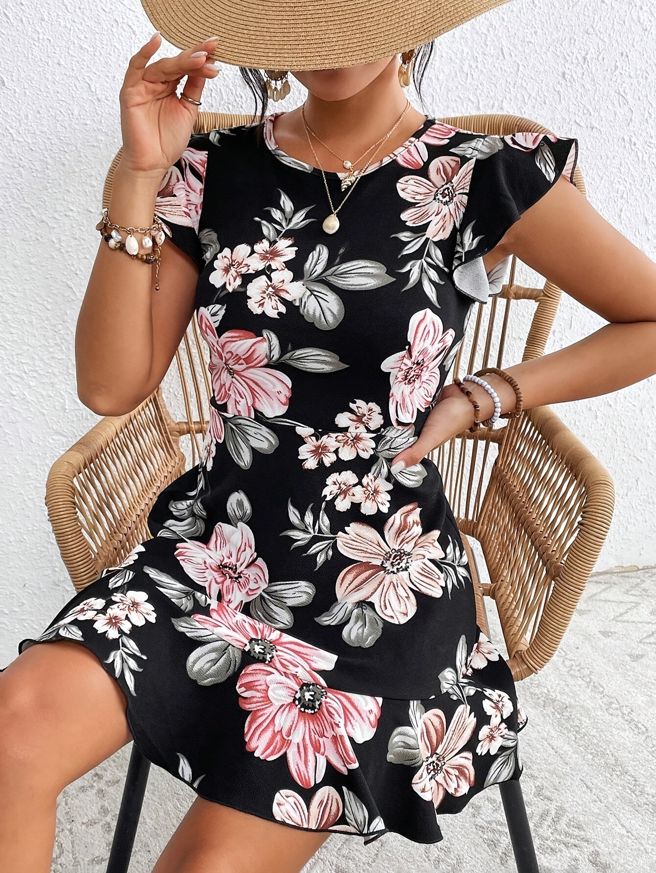 Elegantes Blumenkleid mit Volants – in bunten Farben