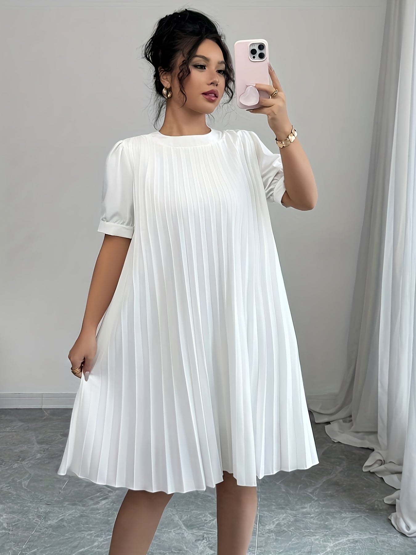 Weißes Sommerkleid mit Volants Elegant und luftig für den Urlaub