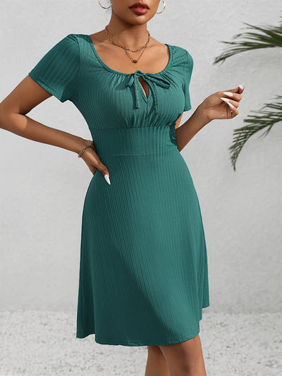 Malachitfarbenes Kleid mit A-Linie und Bindung Elegantes kurzärmeliges Sommerkleid