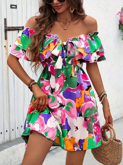 Sommerliches Carmen-Kleid mit Blumenmuster, Rüschen und Bindegürtel