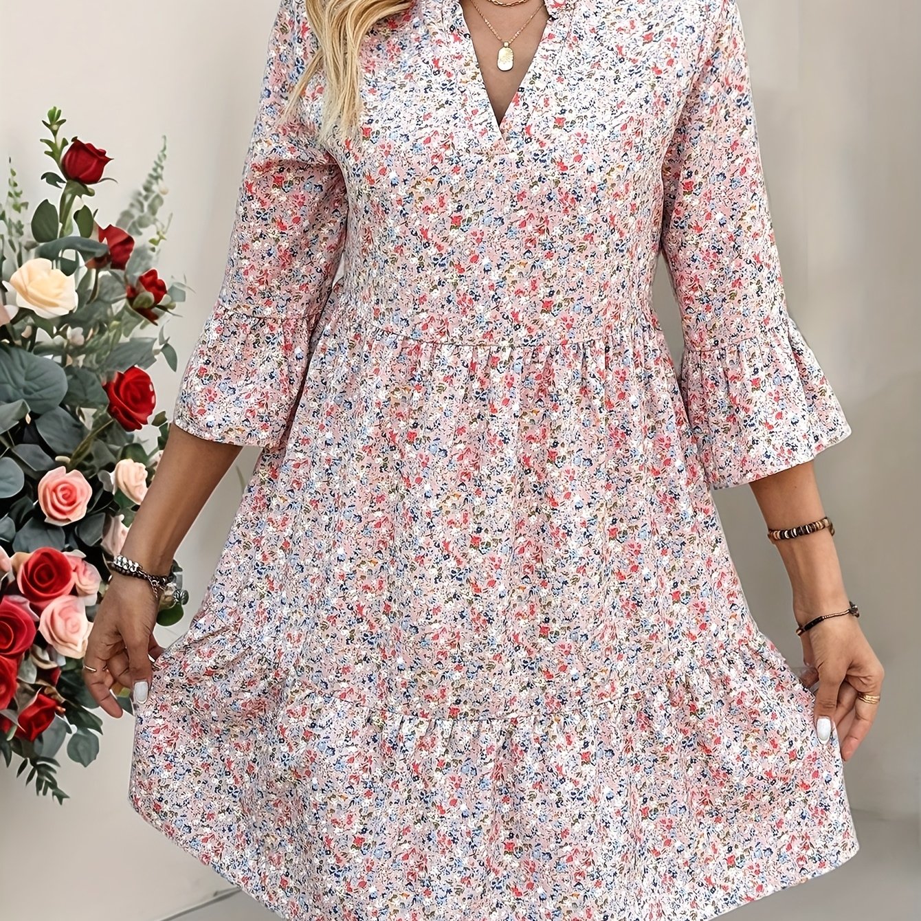 Geblümtes Minikleid mit herzförmigem Ausschnitt und gerafften Ärmeln Romantisches Sommeroutfit