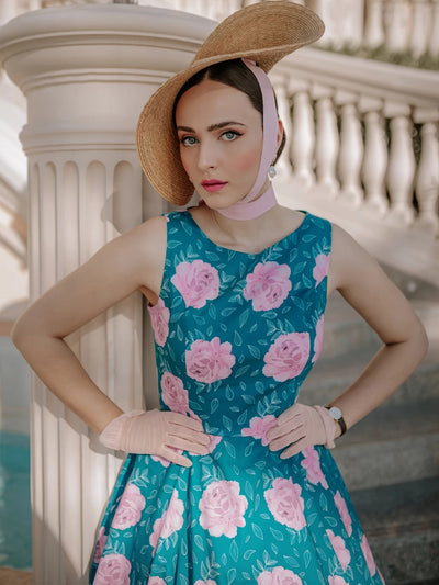 Sommerliches Blumenkleid in Himmelblau, Luftiger A-Linien-Schnitt