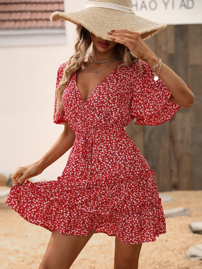 Rotes geblümtes Kleid mit V-Ausschnitt, Volants und Schmetterlingsärmeln
