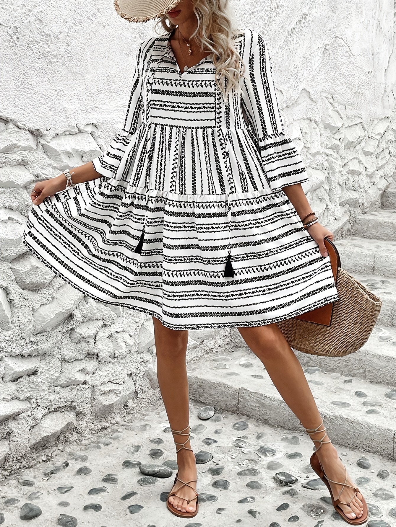 A-Linien-Kleid mit geometrischem Muster und Ärmeln mit Volants
