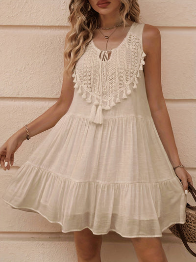 Sommerkleid mit Spitze und Fransen - Weiß, ärmelloser V-Ausschnitt