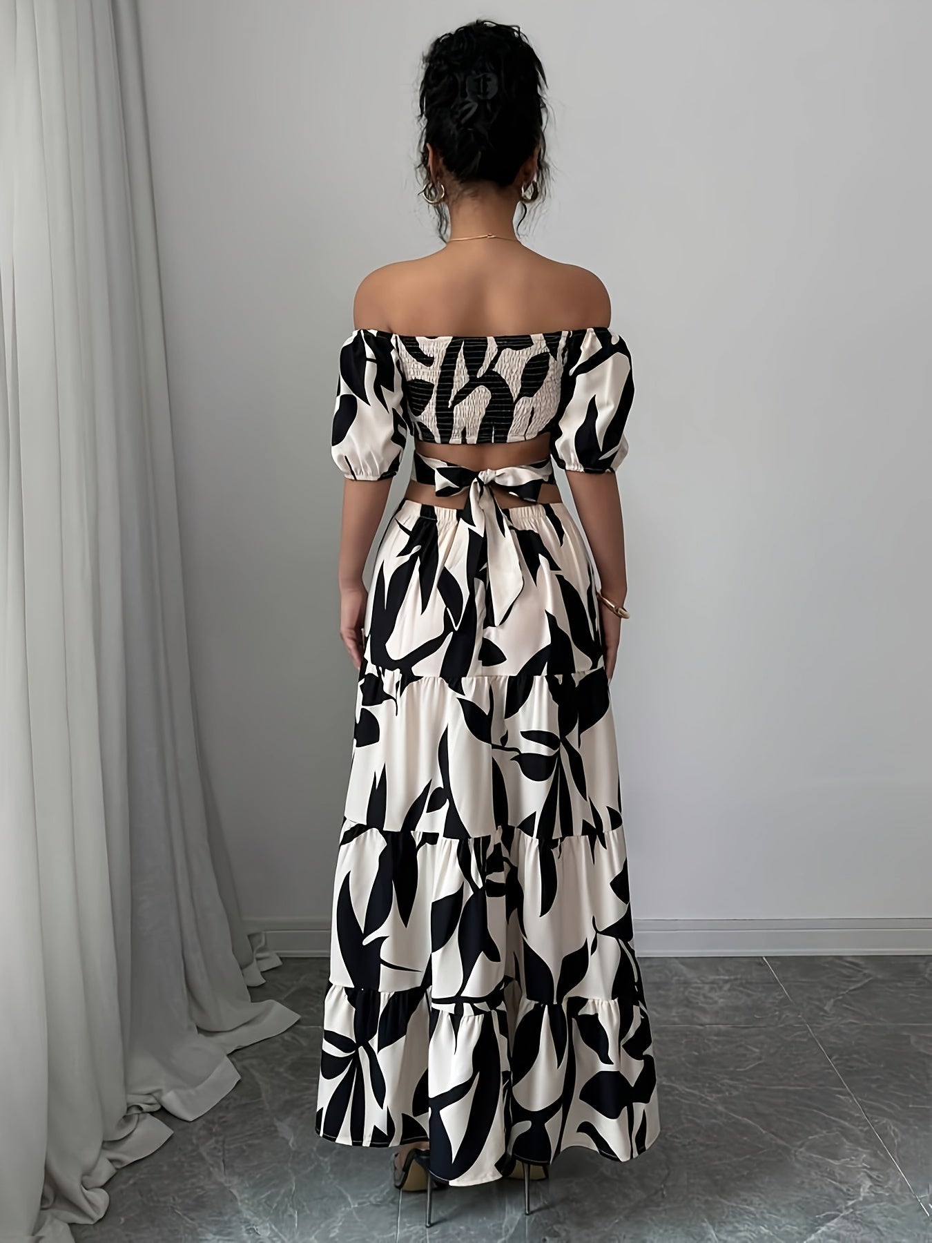 Maxikleid mit Blumendruck - Carmen-Ausschnitt, asymmetrisches Unterteil