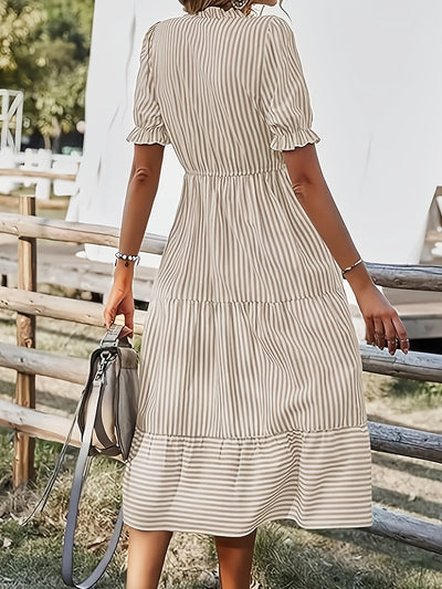 Elegantes gestreiftes Kleid mit V-Ausschnitt für Damen