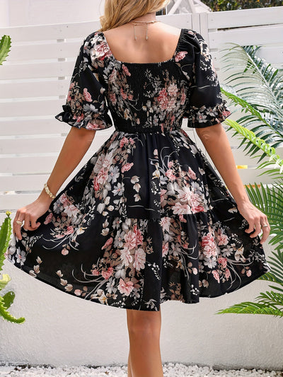 A-Linien Kleid mit quadratischem Ausschnitt und Blumenmuster, kurzen Ärmeln und Volants