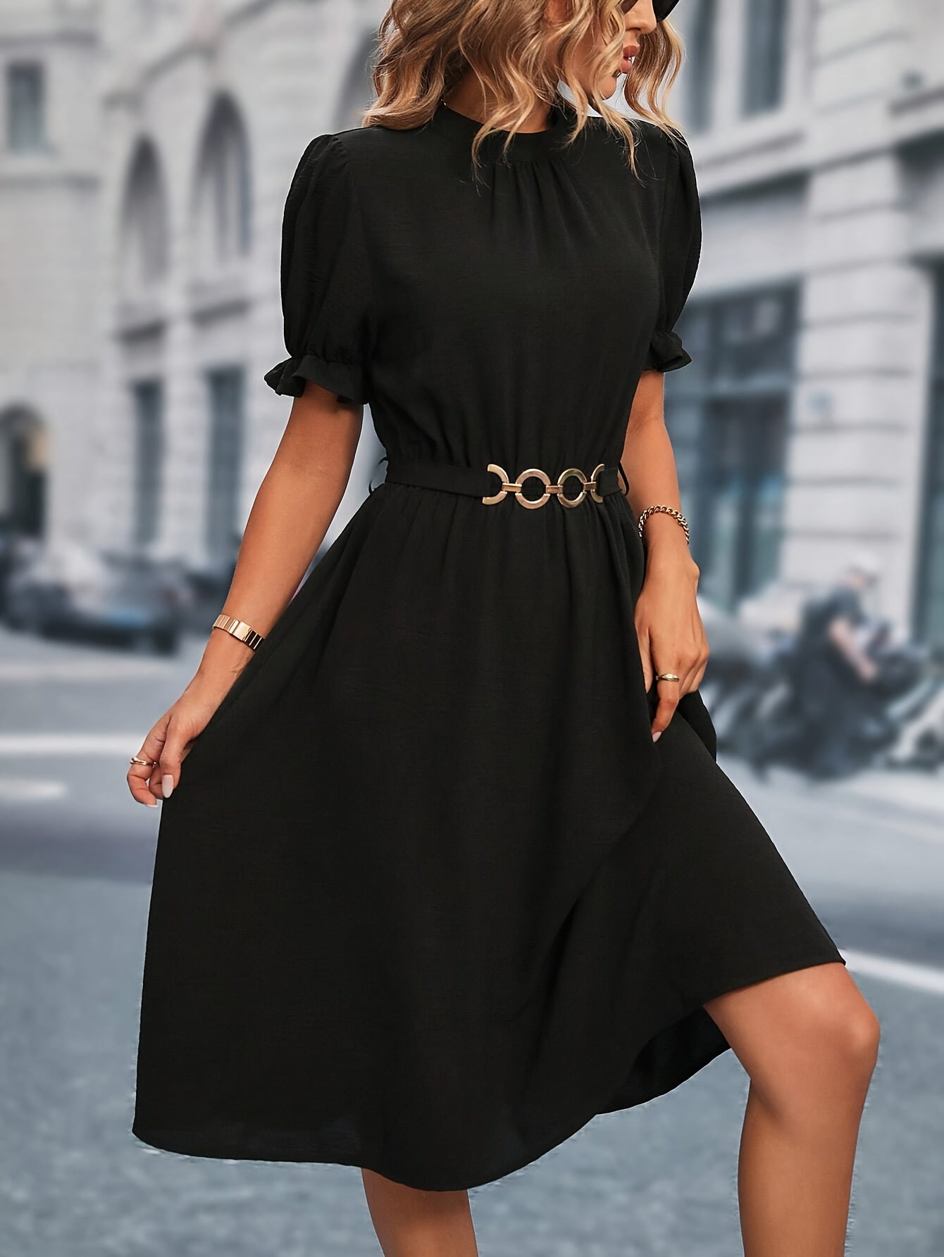 Schwarzes A-Linien Kleid mit Gürtel elegant und bequem