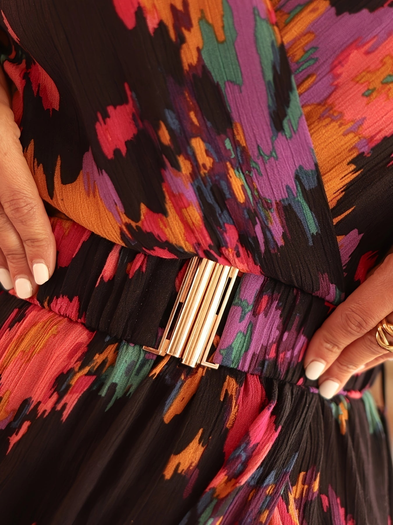 Midi-Kleid mit Blumenmuster, V-Ausschnitt und Gürtel im A-Linien-Schnitt