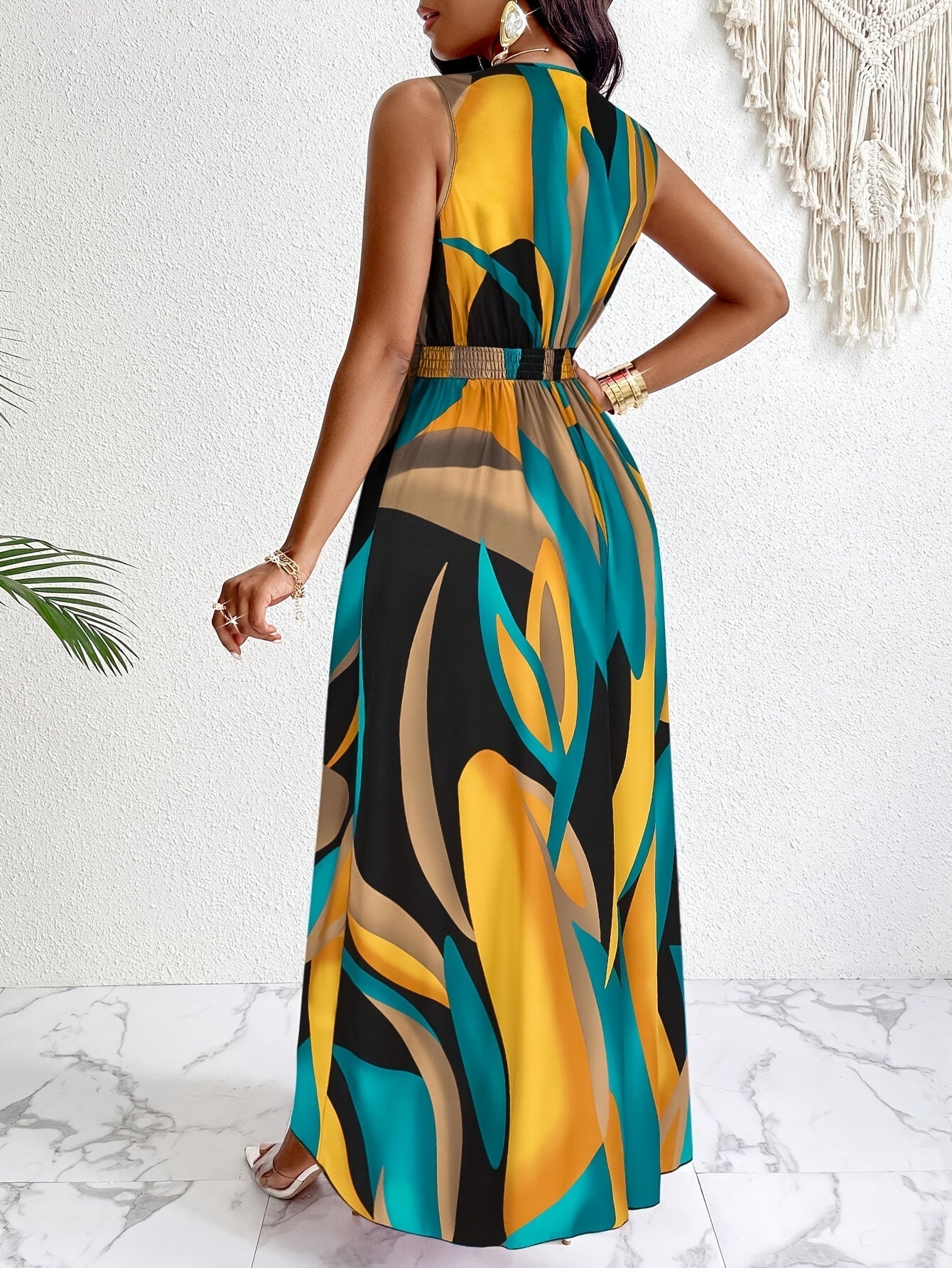Tropisches Maxikleid in Gelb mit V-Ausschnitt und Blumenmuster