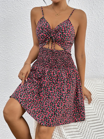 Sommerliches Blumenkleid mit Trägern und V-Ausschnitt