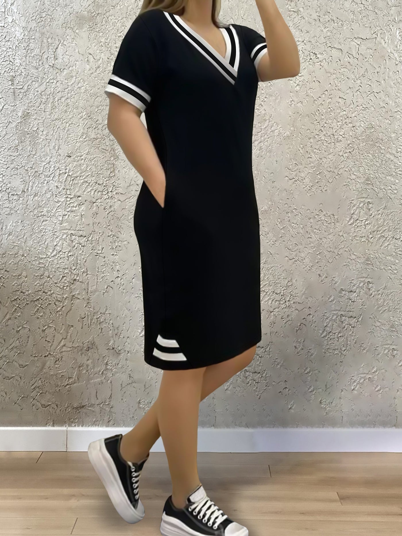 Marineblau gestreiftes Damenkleid - Casual für den Sommer