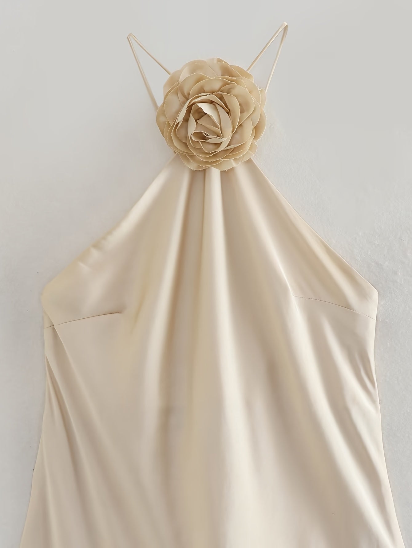 Neu Sommerkleid mit Stickerei und Krawatte - einfarbig