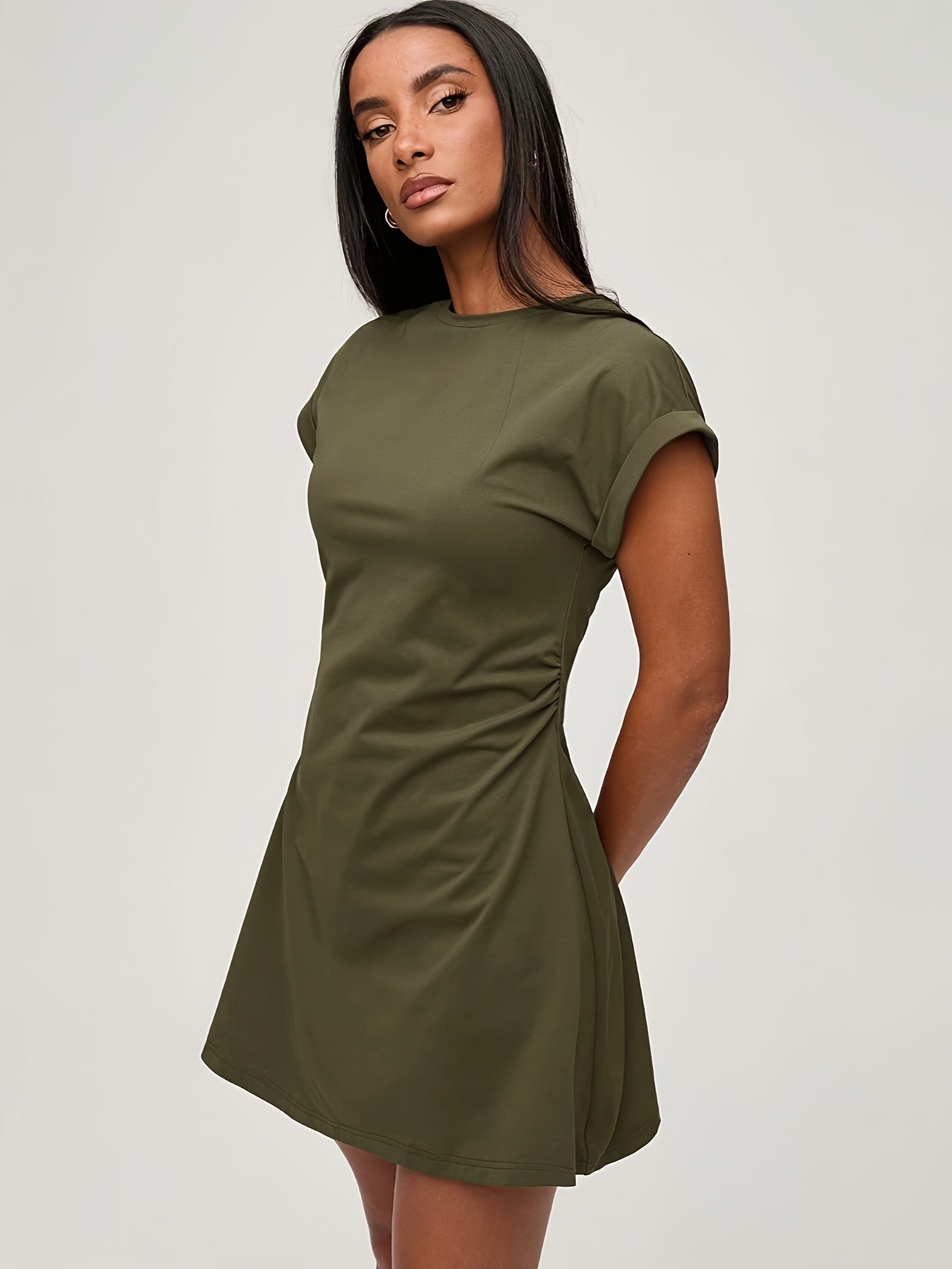 A-Linie Sommerkleid mit Falten und kurzen Ärmeln Farbe Khaki Modischer Schnitt