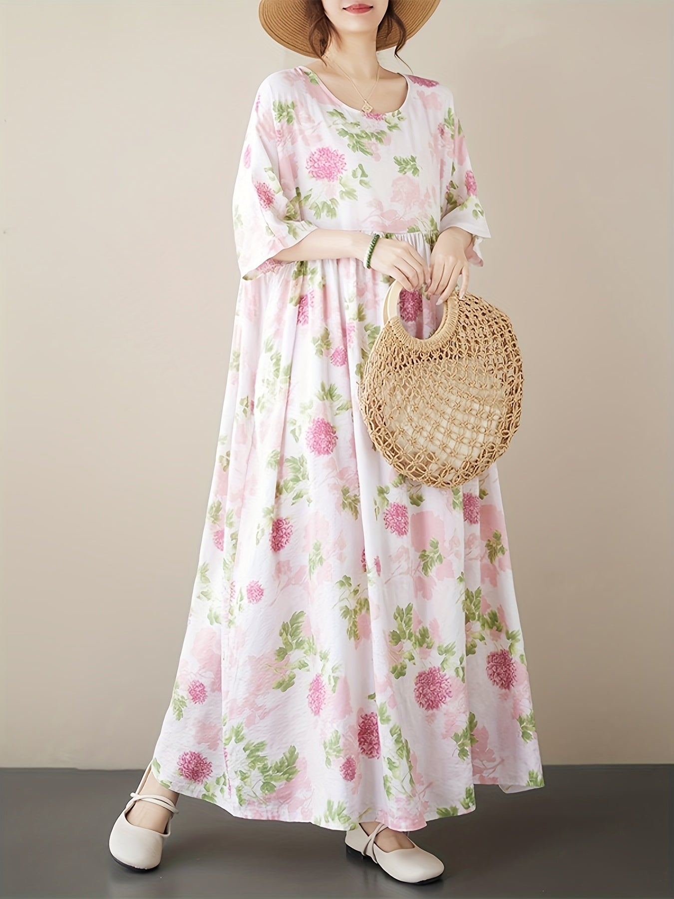 Langes Damenkleid im Lady-Stil für den Strand – sommerliche Blumeneleganz