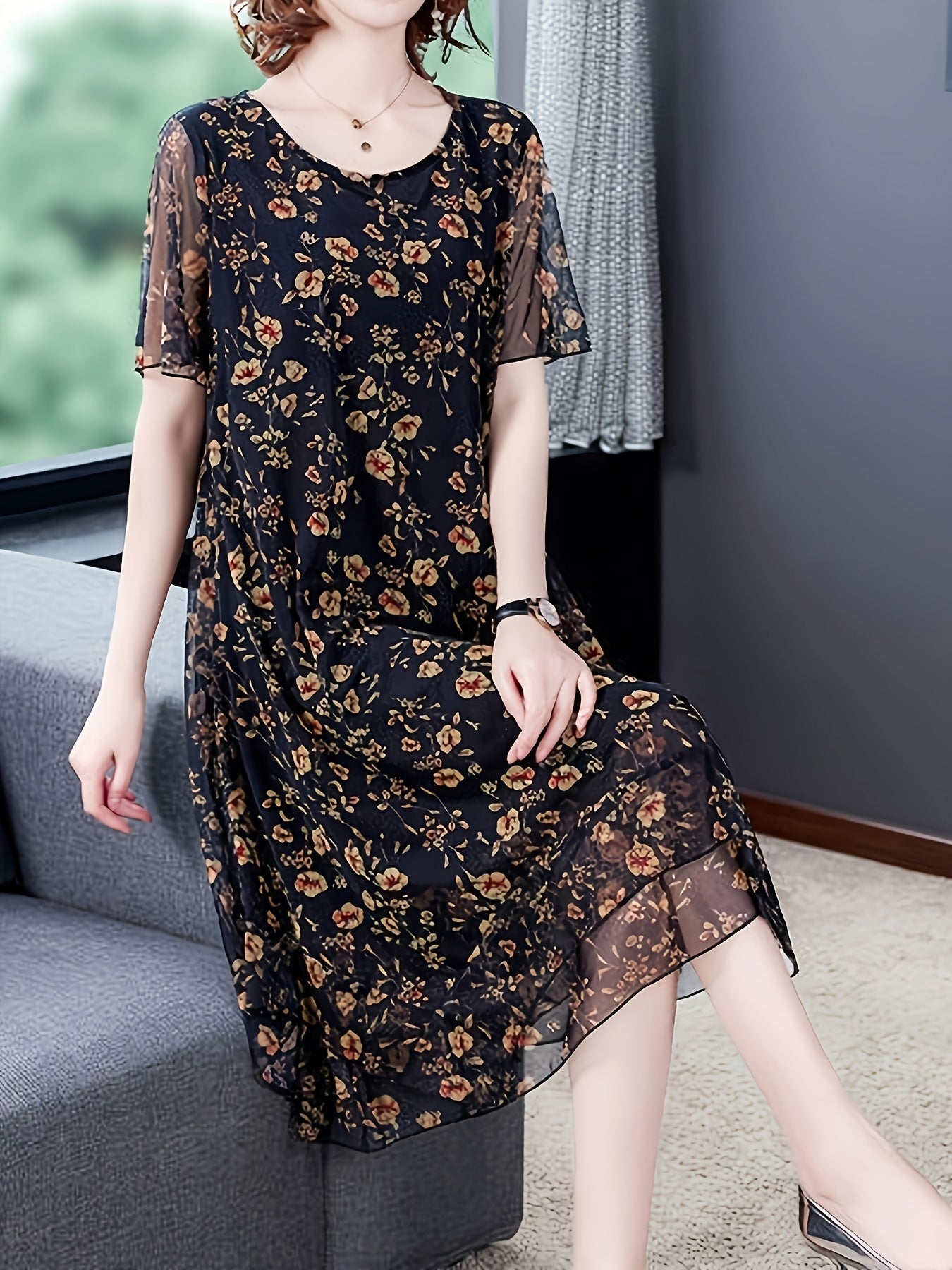 Plus Size Kleid aus Tüll mit Blumen - lockerer Schnitt und Bauchmodellierung