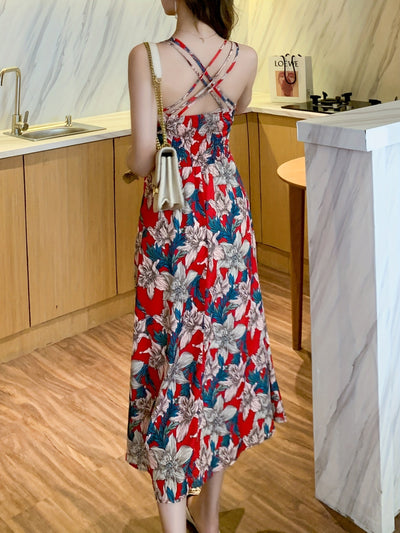 Sommerliches Strandkleid aus Blumen mit Trägern - Sonnenschutz