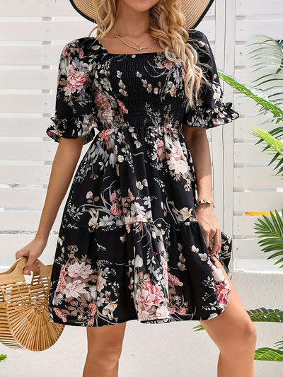 A-Linien Kleid mit quadratischem Ausschnitt und Blumenmuster, kurzen Ärmeln und Volants