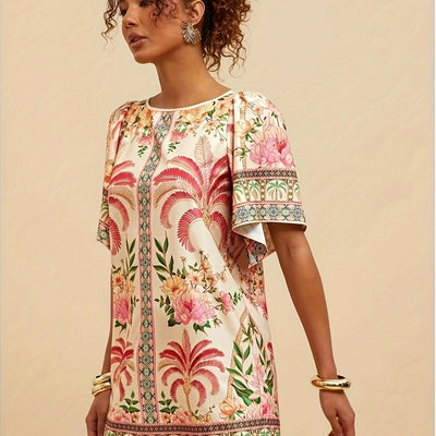 Sommerliches Minikleid in Rosa mit tropischem Blumenmuster und lässigen kurzen Ärmeln