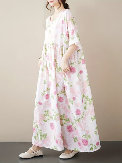 Langes Damenkleid im Lady-Stil für den Strand – sommerliche Blumeneleganz