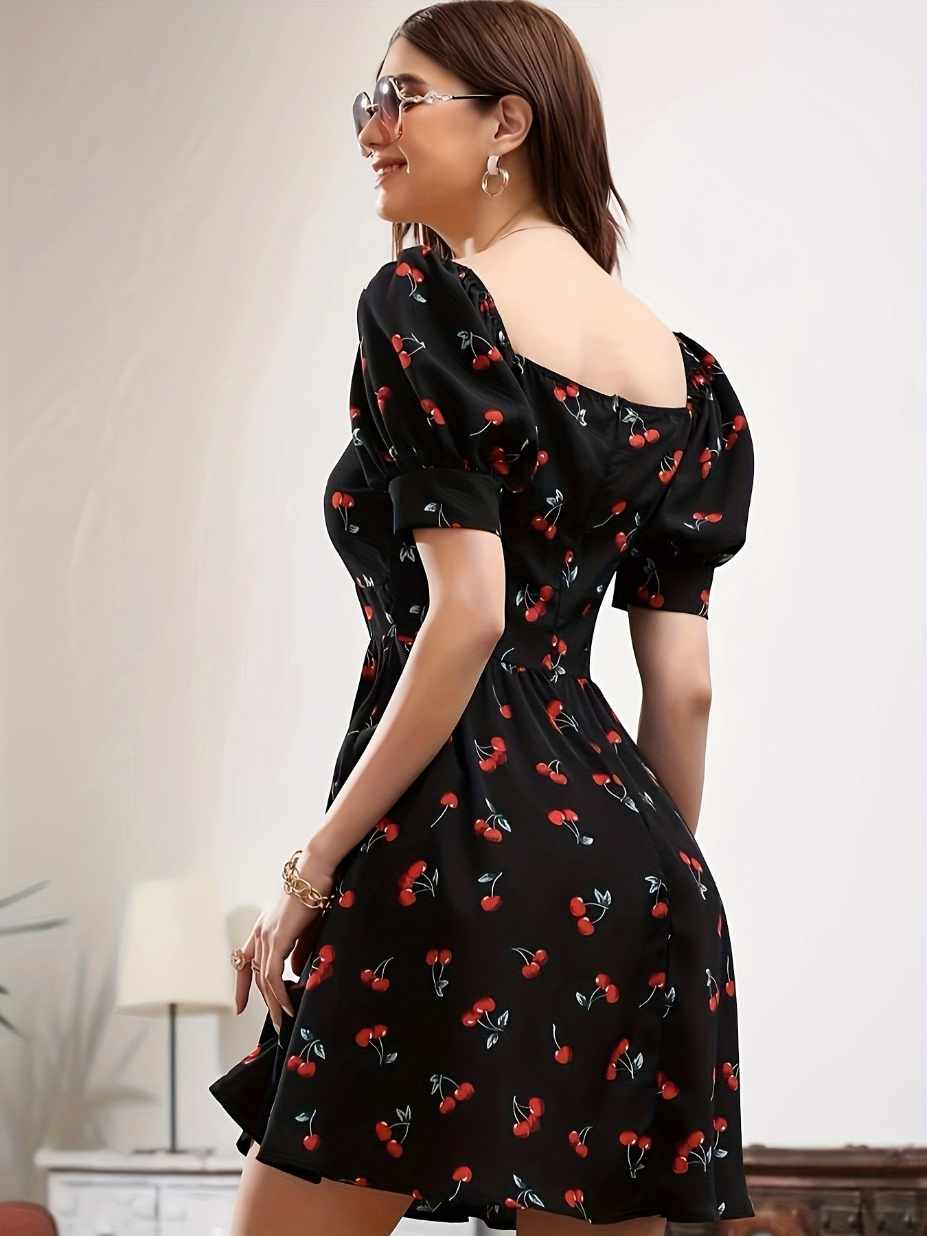 Elegantes Kleid mit Muster –Sommermode
