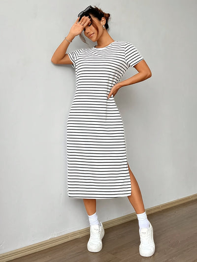 Schwarz-weiß gestreiftes lässiges kurzärmeliges Sommerkleid