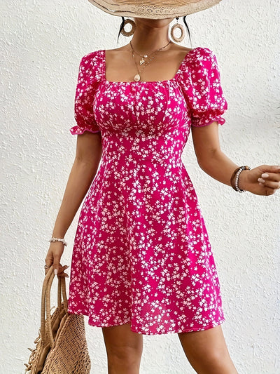 Rosa Blumenkleid mit Carmen-Ausschnitt für den Sommer