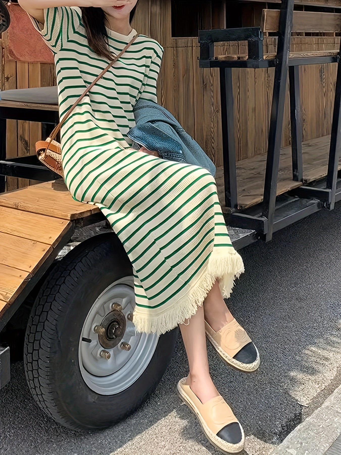 Gestreiftes T-Shirt-Kleid für Frauen - Französischer Retro-Stil aus Hongkong