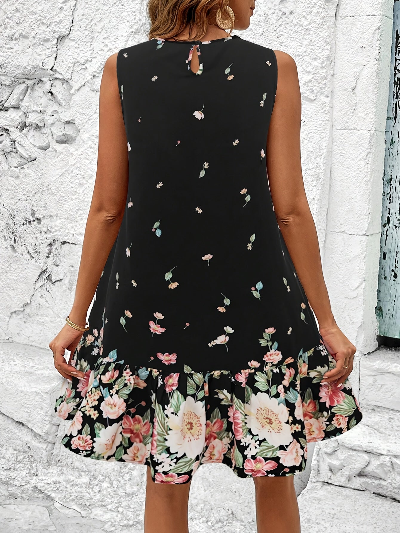 Ärmelloses Kleid mit rundem Ausschnitt und Blumenmuster