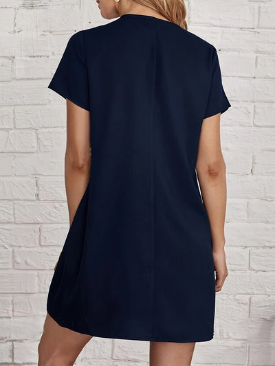 Mini-Kleid mit halbem Reißverschluss und V-Ausschnitt – Lässig für Frühling und Sommer