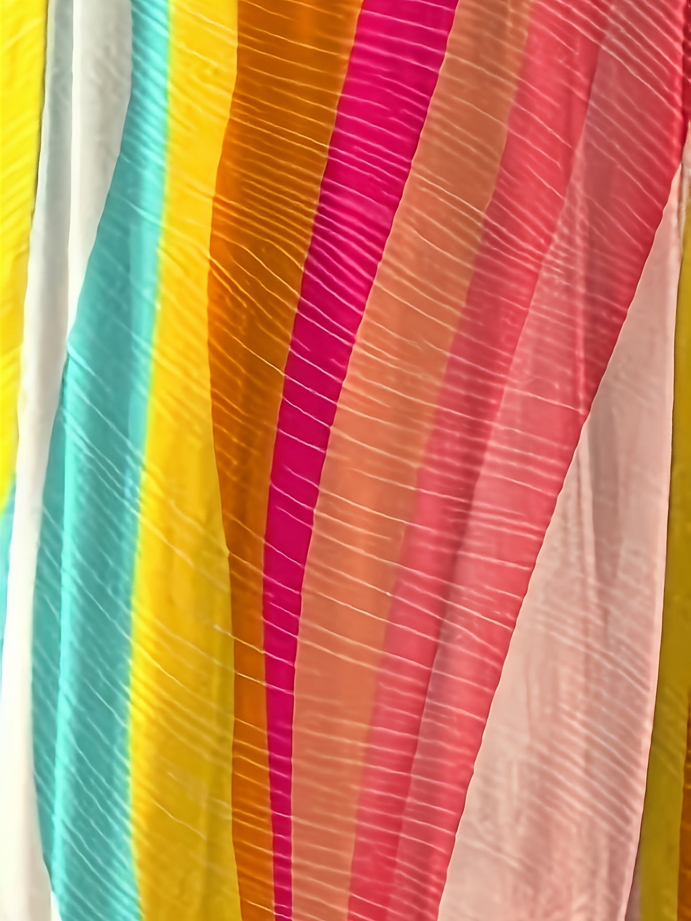 Elegantes Damenkleid in tropischem Muster - A-Linien-Schnitt