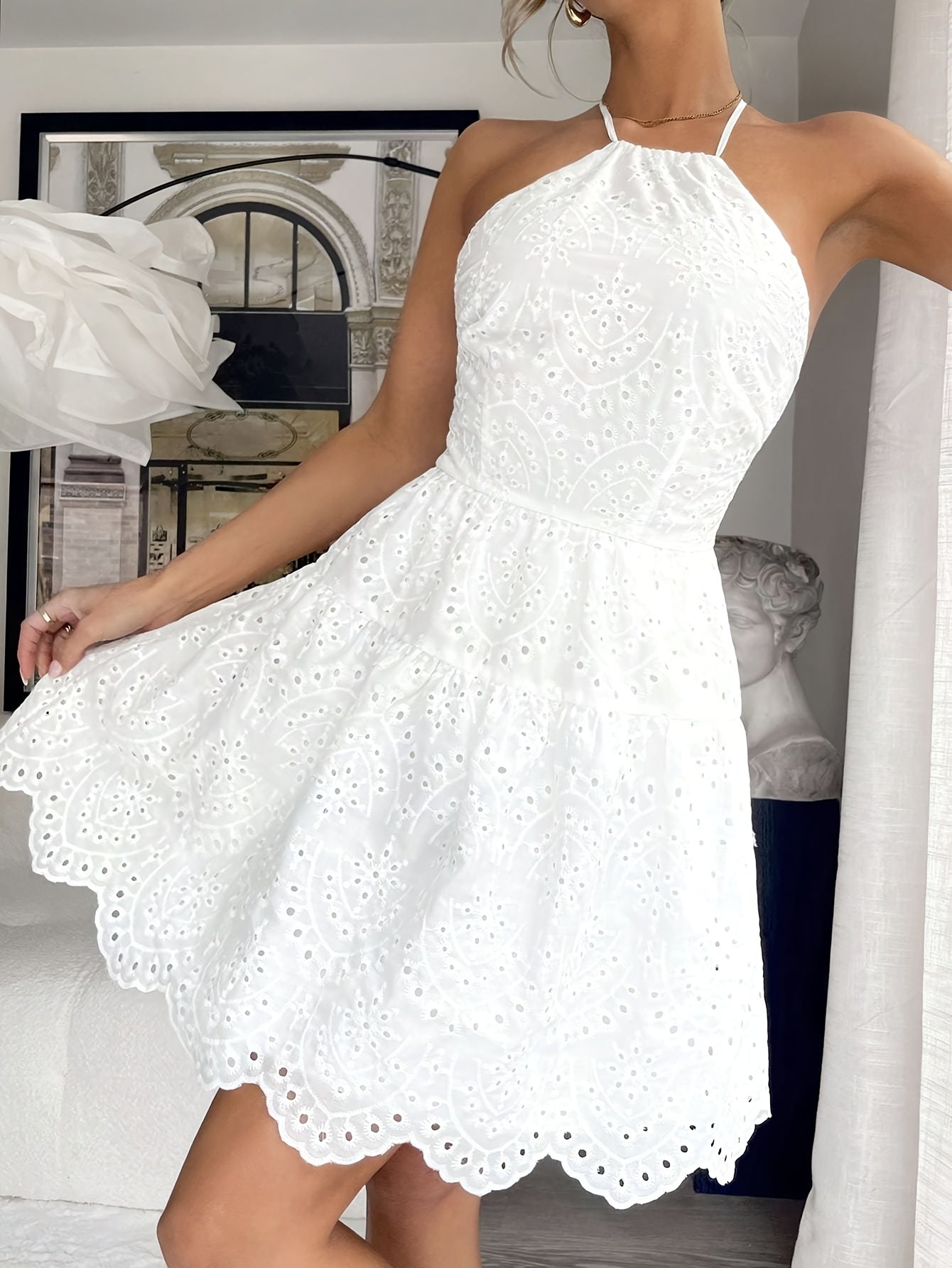 Elegantes Sommerkleid für Damen – Weiß mit Spitze, rückenfrei, mit Trägern
