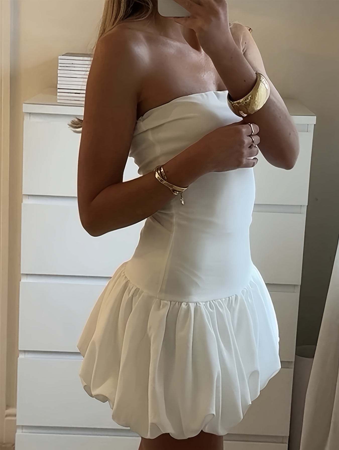 Elegantes Trägerloses Kleid mit Raffungen