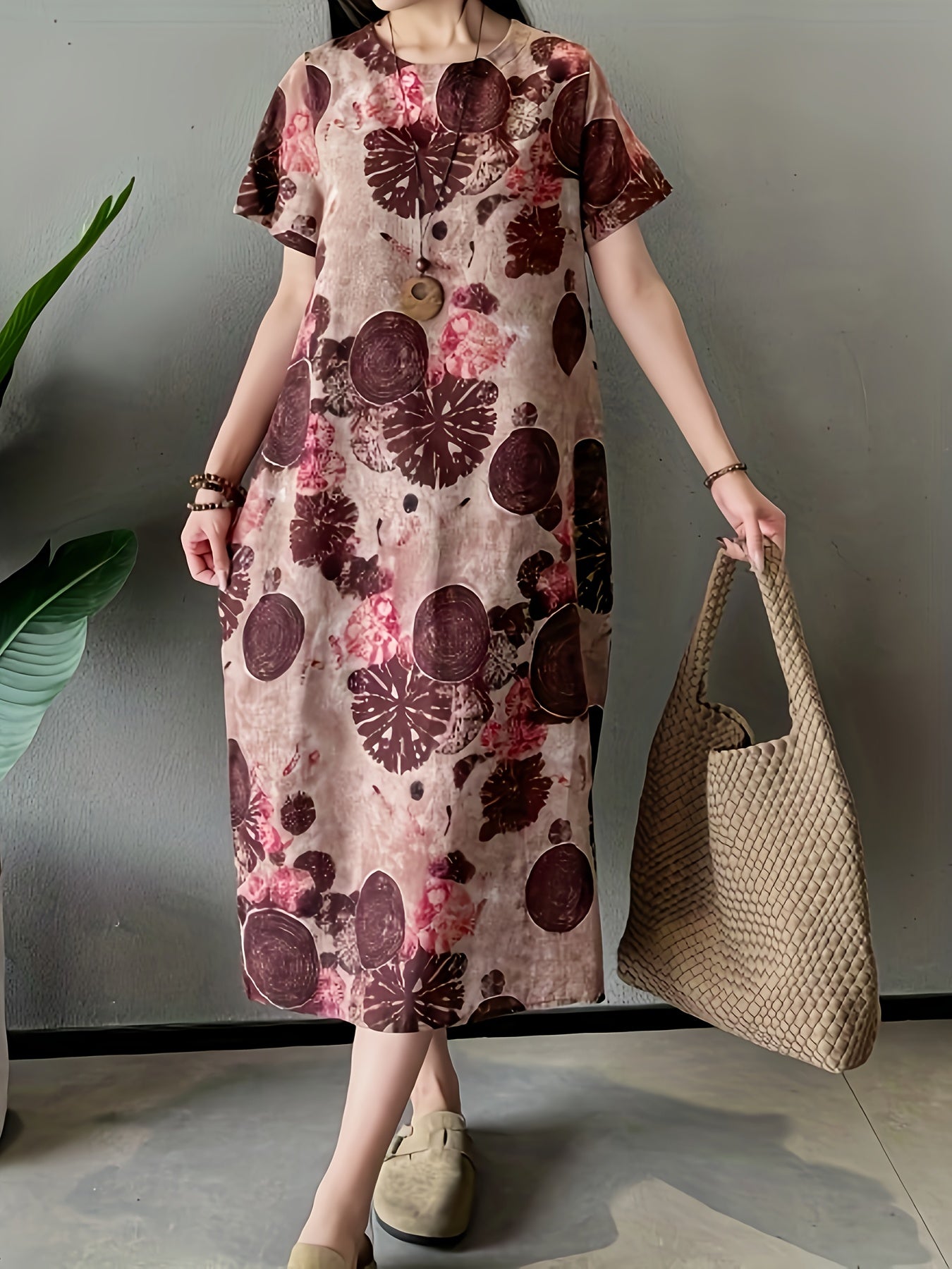 Elegantes Leinen-Midikleid mit ausdrucksstarkem abstraktem Muster