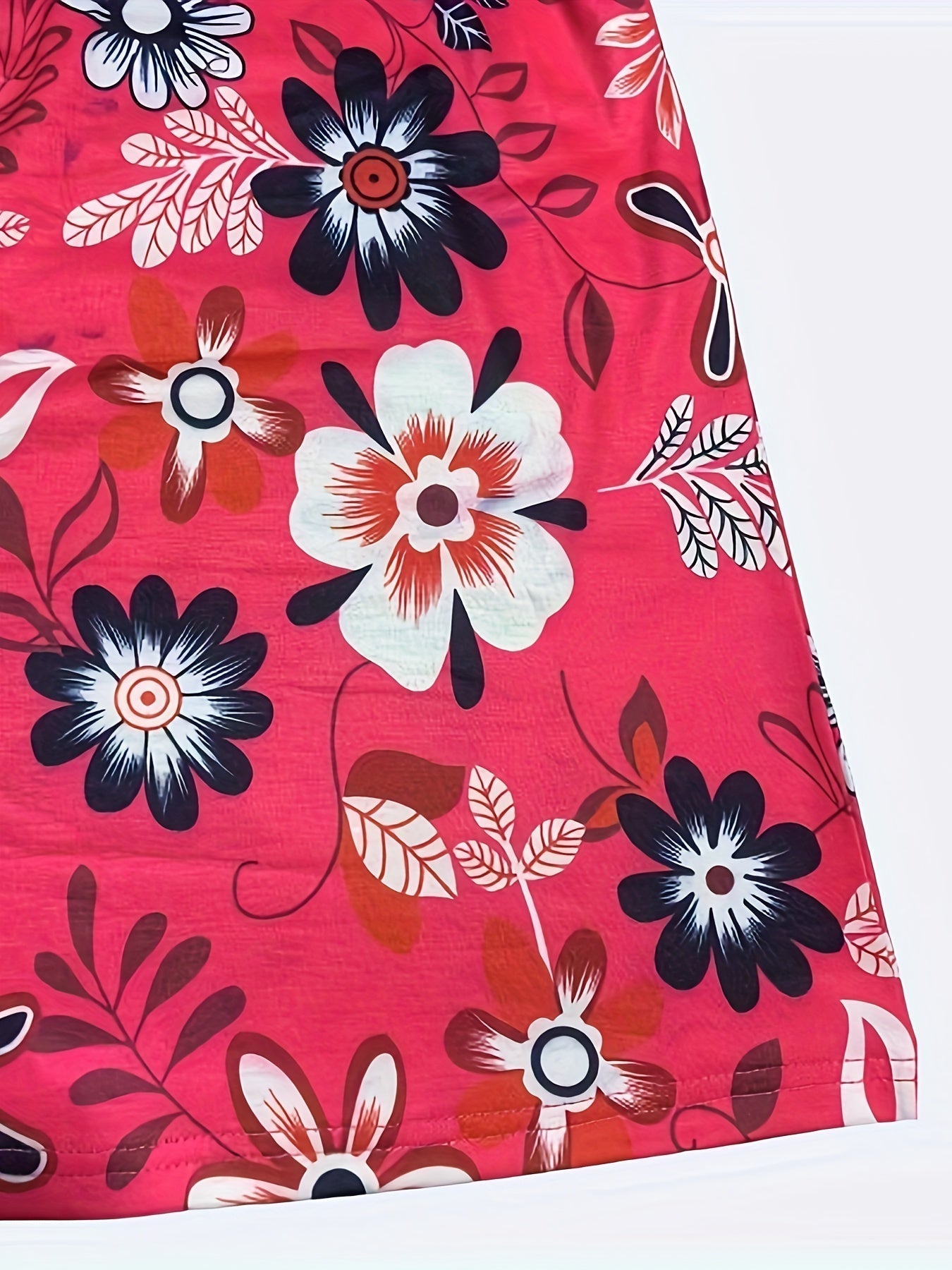 Sommerkleid für Frauen mit rosa Blumentaschen