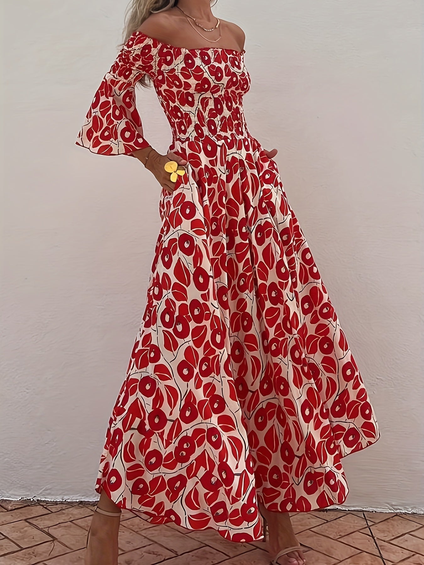 Maxikleid mit Rüschen - trägerlos mit blauen und roten Motiven