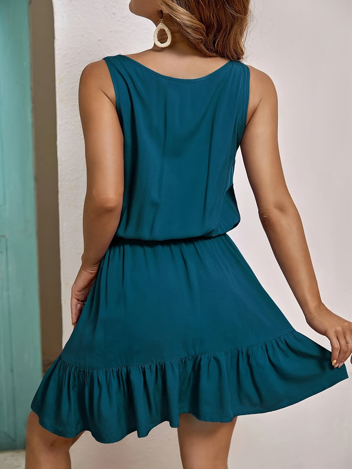 Elegantes Kleid mit plissiertem Gürtel und plissiertem Boden Dark Cyan