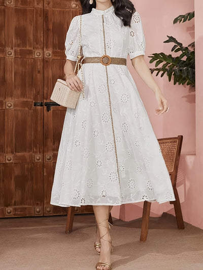 Elegantes Sommerkleid mit Spitze und Taillenband