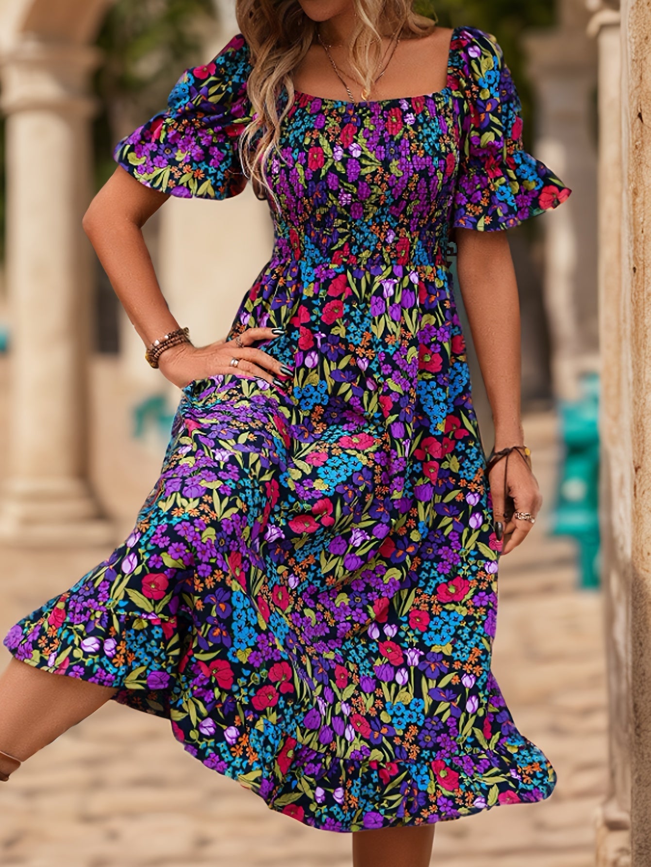 Schulterfreies Kleid mit Blumenmuster und Laternenärmeln Lila