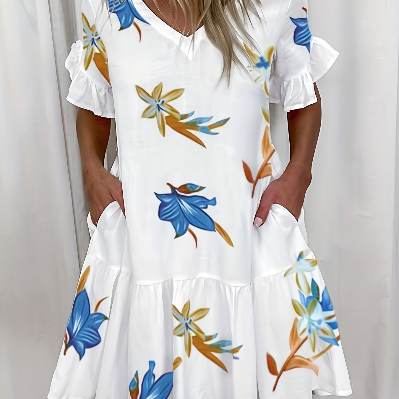 Sommerkleid mit V-Ausschnitt, Taschen, kurzen Ärmeln und Falten – Aus Polyester, Casual-Stil
