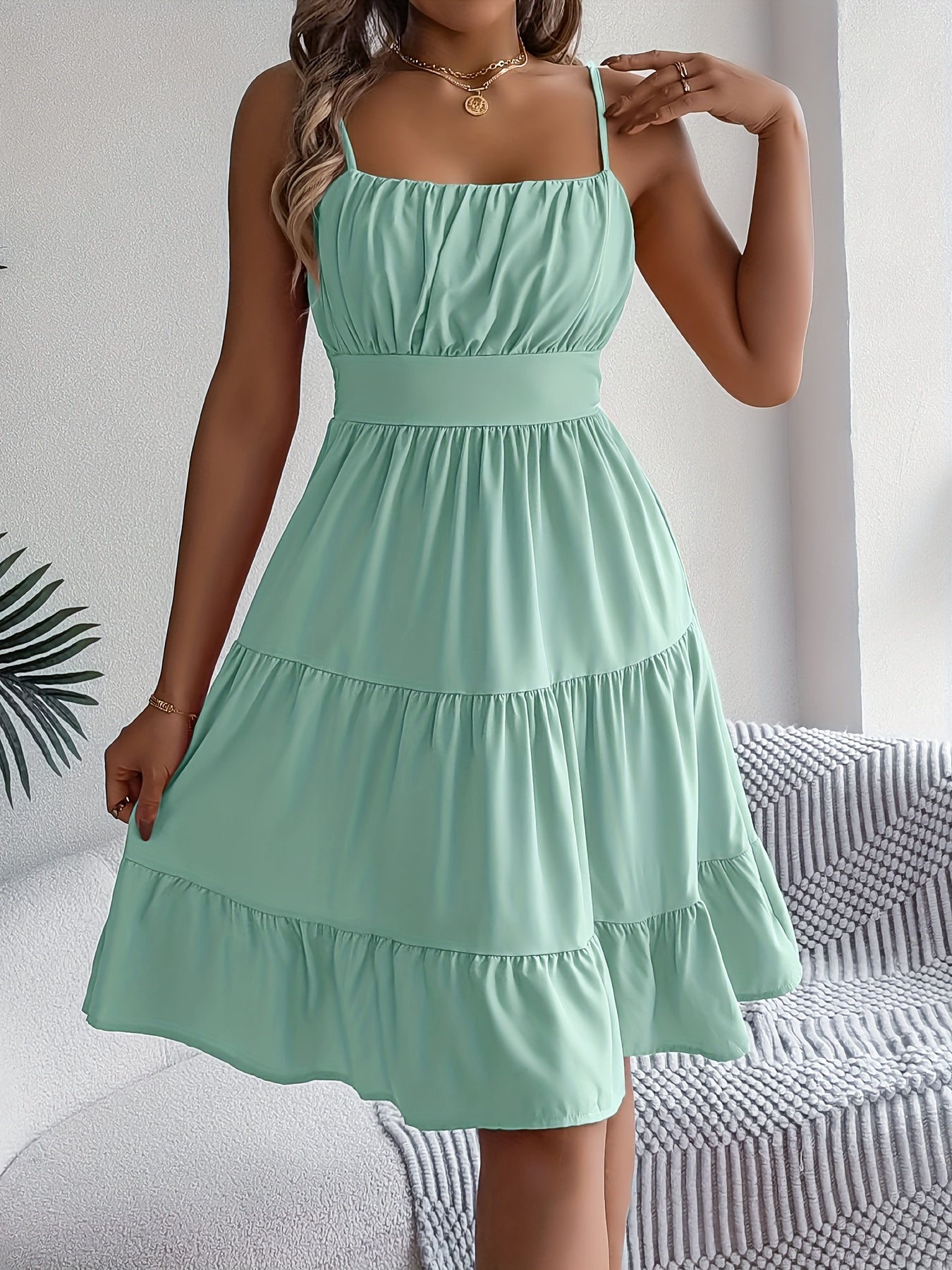 Lässiges, elegantes Trägerkleid mit Spitzenbesatz