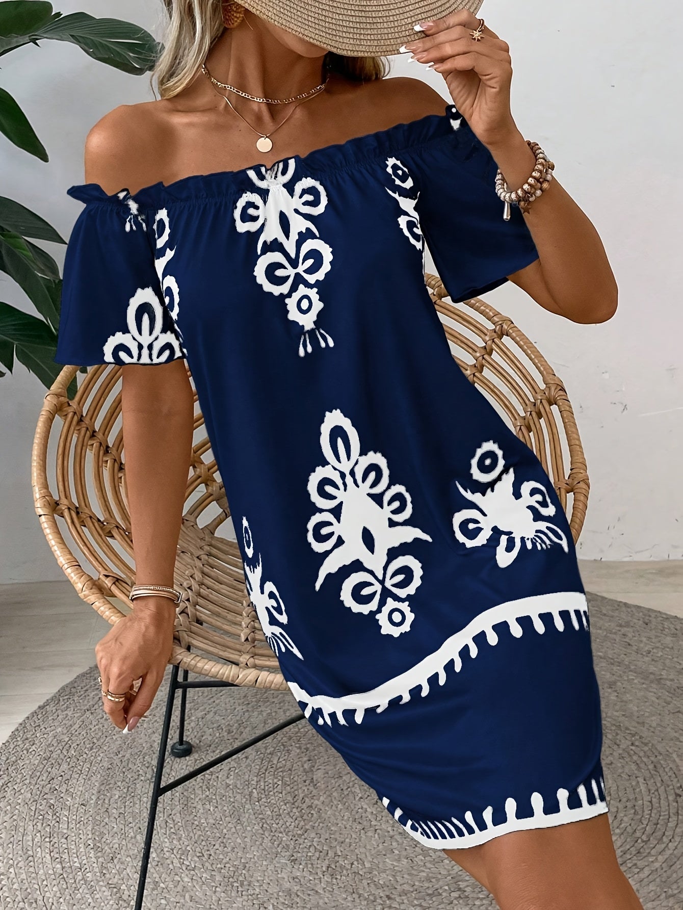 Antikes marineblaues Off-Shoulder-Kleid mit Blumenmuster