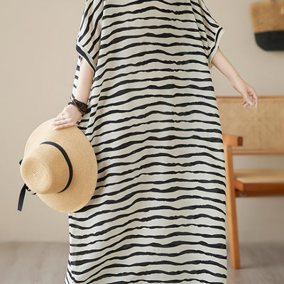 Gestreiftes Kleid in Übergröße mit V-Ausschnitt - Holiday Style